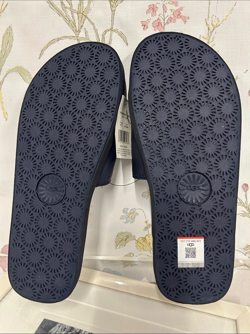 UGG simple single